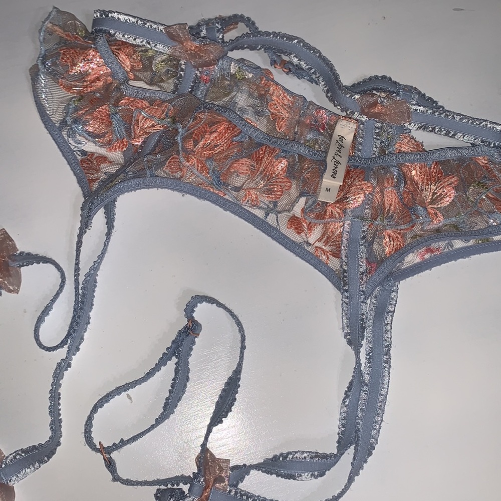 GARTER FOR LOVE AND LEMONS